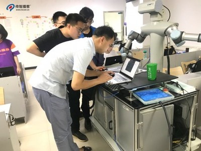 喜報 傳智播客斬獲藍鯨教育
