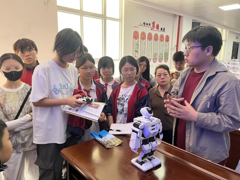啟智潤心——河南師范大學“科普進中學”宣傳活動走進禹州市第三高級中學